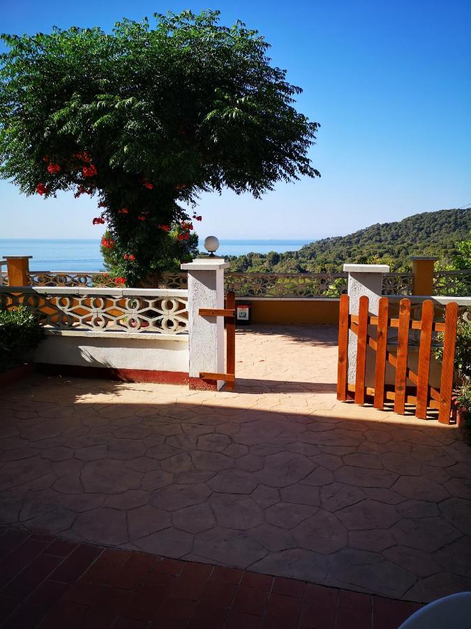 Apartamentos Famara Лорет де Мар Екстериор снимка