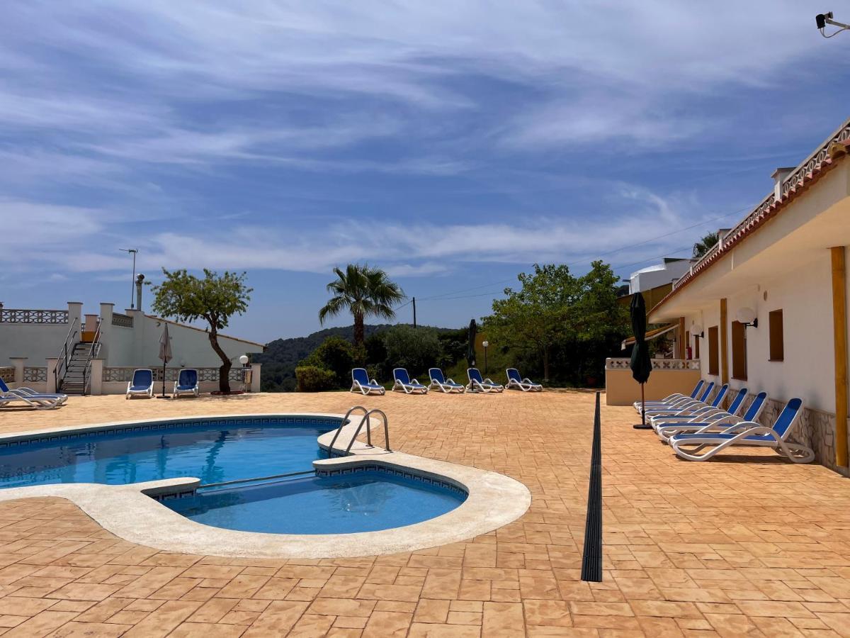 Apartamentos Famara Лорет де Мар Екстериор снимка