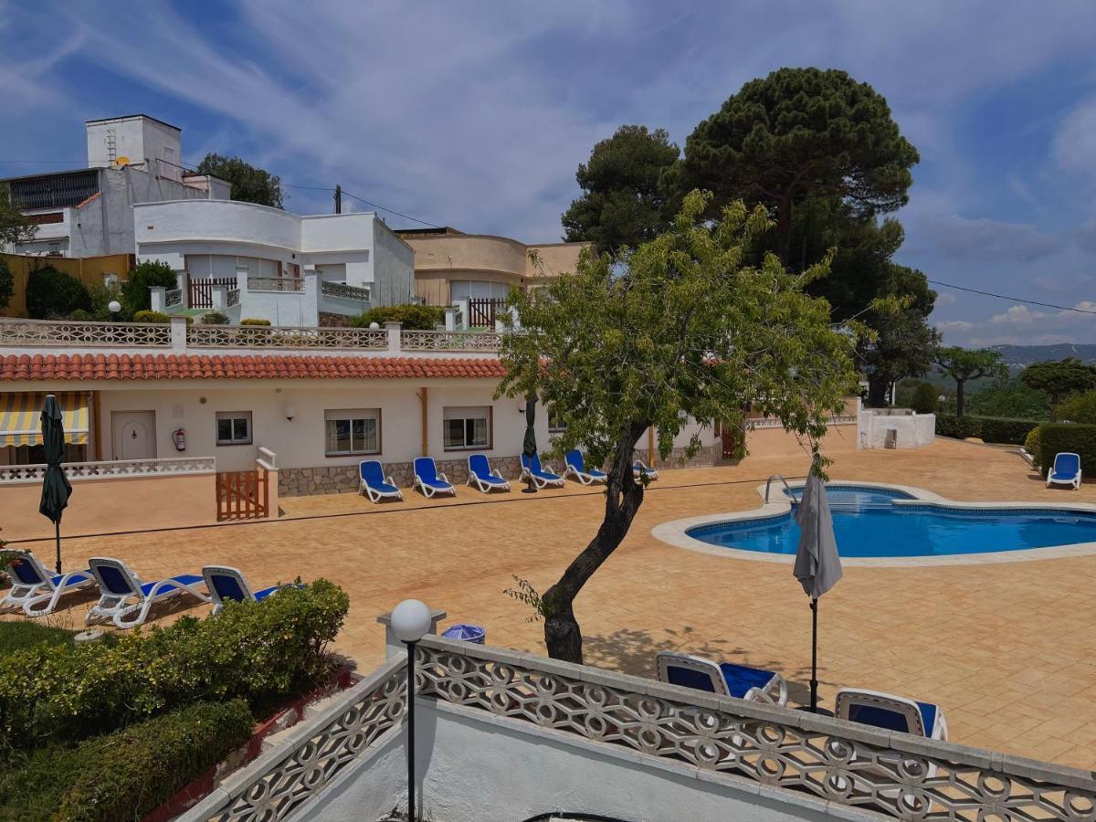 Apartamentos Famara Лорет де Мар Екстериор снимка