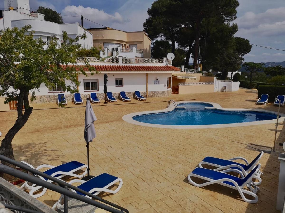 Apartamentos Famara Лорет де Мар Екстериор снимка