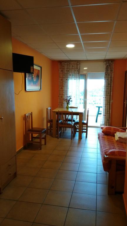 Apartamentos Famara Лорет де Мар Екстериор снимка