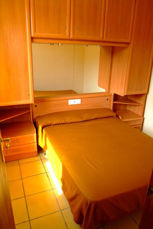 Apartamentos Famara Лорет де Мар Екстериор снимка