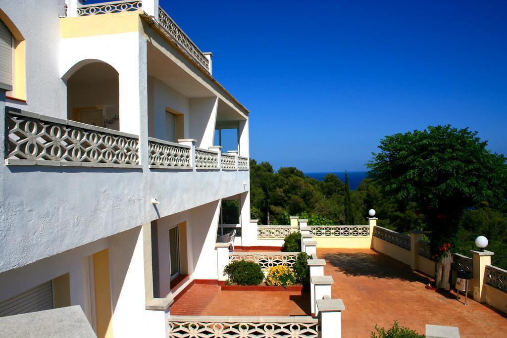Apartamentos Famara Лорет де Мар Екстериор снимка