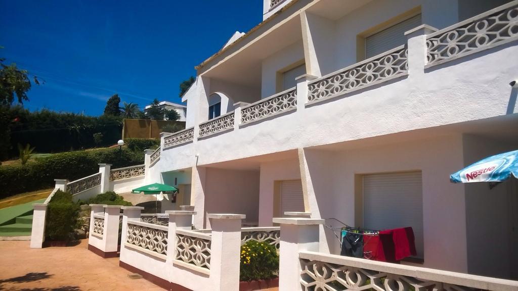 Apartamentos Famara Лорет де Мар Екстериор снимка